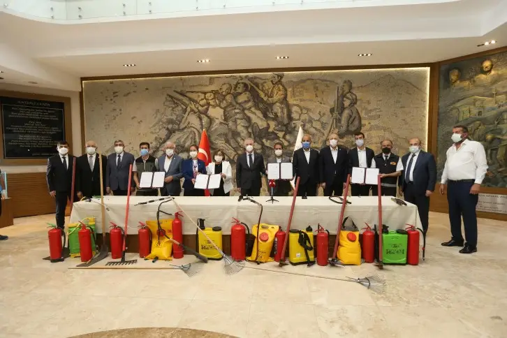 GAZİANTEP MODELİ’YLE ŞEHİRDEKİ 180 ORMAN KÖYÜNE YANGIN TEHLİKESİNE KARŞI MALZEME YARDIMI!