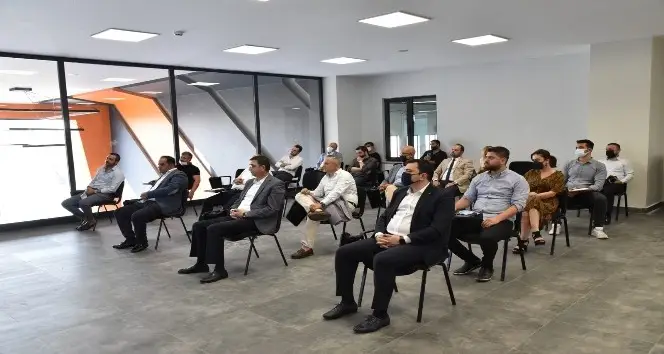 GENÇ İŞADAMLARINDAN MODEL FABRİKAYA ZİYARET
