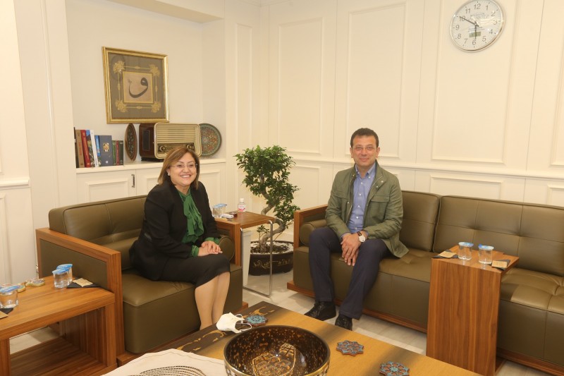 İMAMOĞLU BAŞKAN ŞAHİN’İ ZİYARET ETTİ