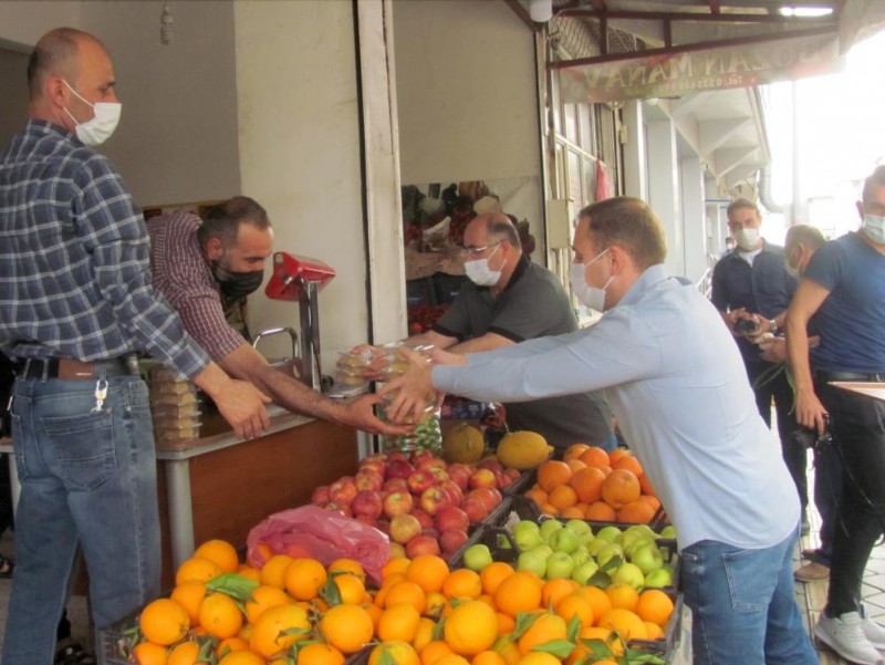KAYMAKAM MUTLU, İRMİK HELVASI DAĞITTI