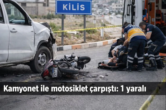 Kilis`te Kamyonet ile motosiklet &ccedil;arpıştı: 1 yaralı
