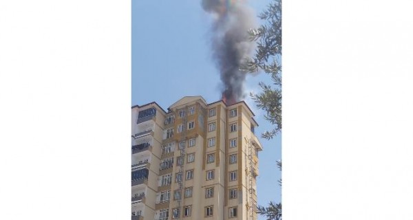 11 KATLI BİNANIN ÇATI KATINDA YANGIN