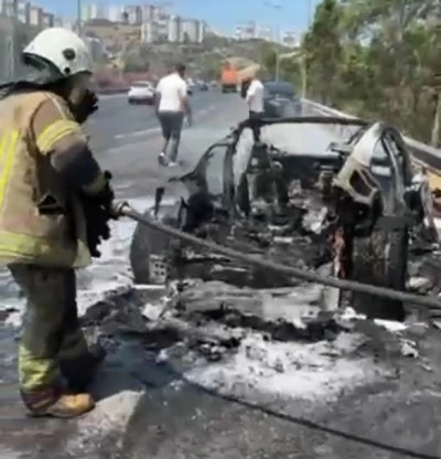 18 milyon liralık elektrikli Porsche alev aldı: İş adamı ölümden döndü