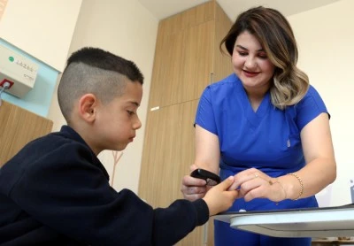 Önce kendi hastalığını yendi, sonra hastalığının hemşiresi oldu