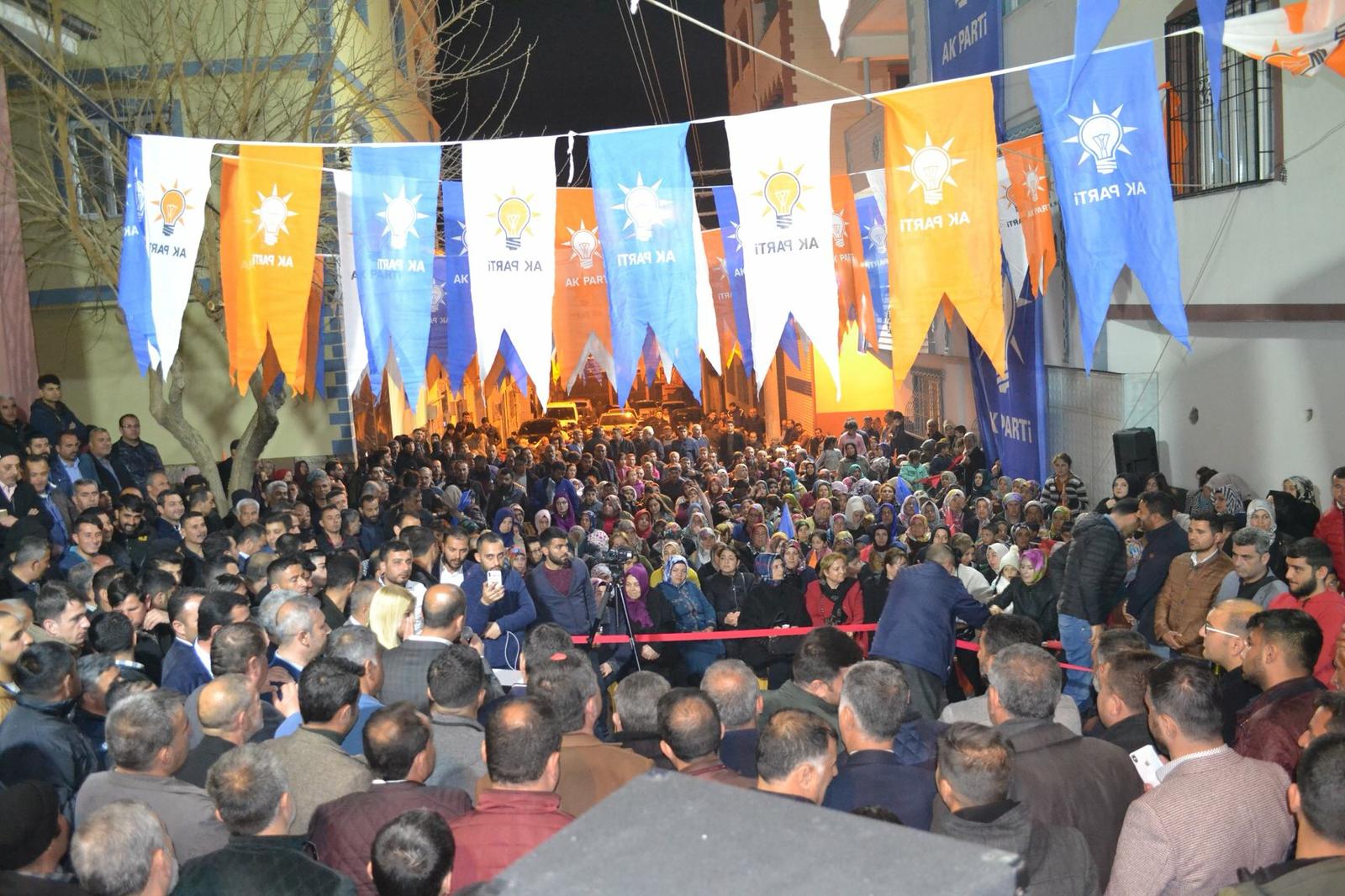 MİTİNG DEĞİL!  SOKAKLAR DOLDU TAŞTI!