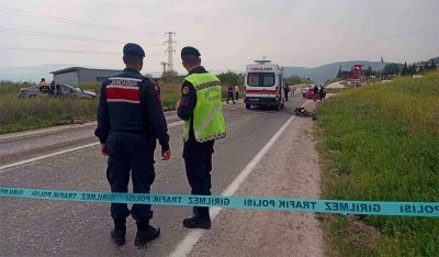 2 otomobil kafa kafaya çarpıştı: 3 ölü, 1 yaralı