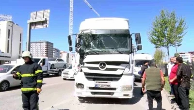2 tır çarpıştı: 1 yaralı