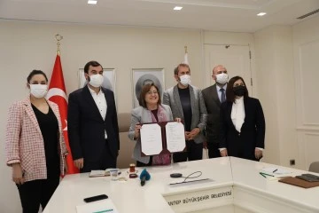 27 MEGAVATLIK GÜNEŞ ENERJİSİ SANTRALİ İÇİN RESMİ İMZALAR ATILDI