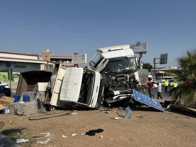 3 tırın karıştığı zincirleme kaza: 2 yaralı