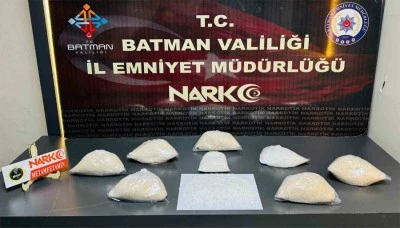 4 kilo metamfetamin ile yakalanan 2’si kadın 3 kişi tutuklandı