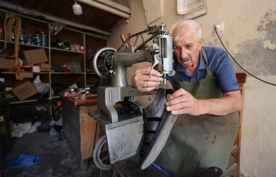 5 metrekarelik iş yerinde 50 yıldır ayakkabı tamir ediyor