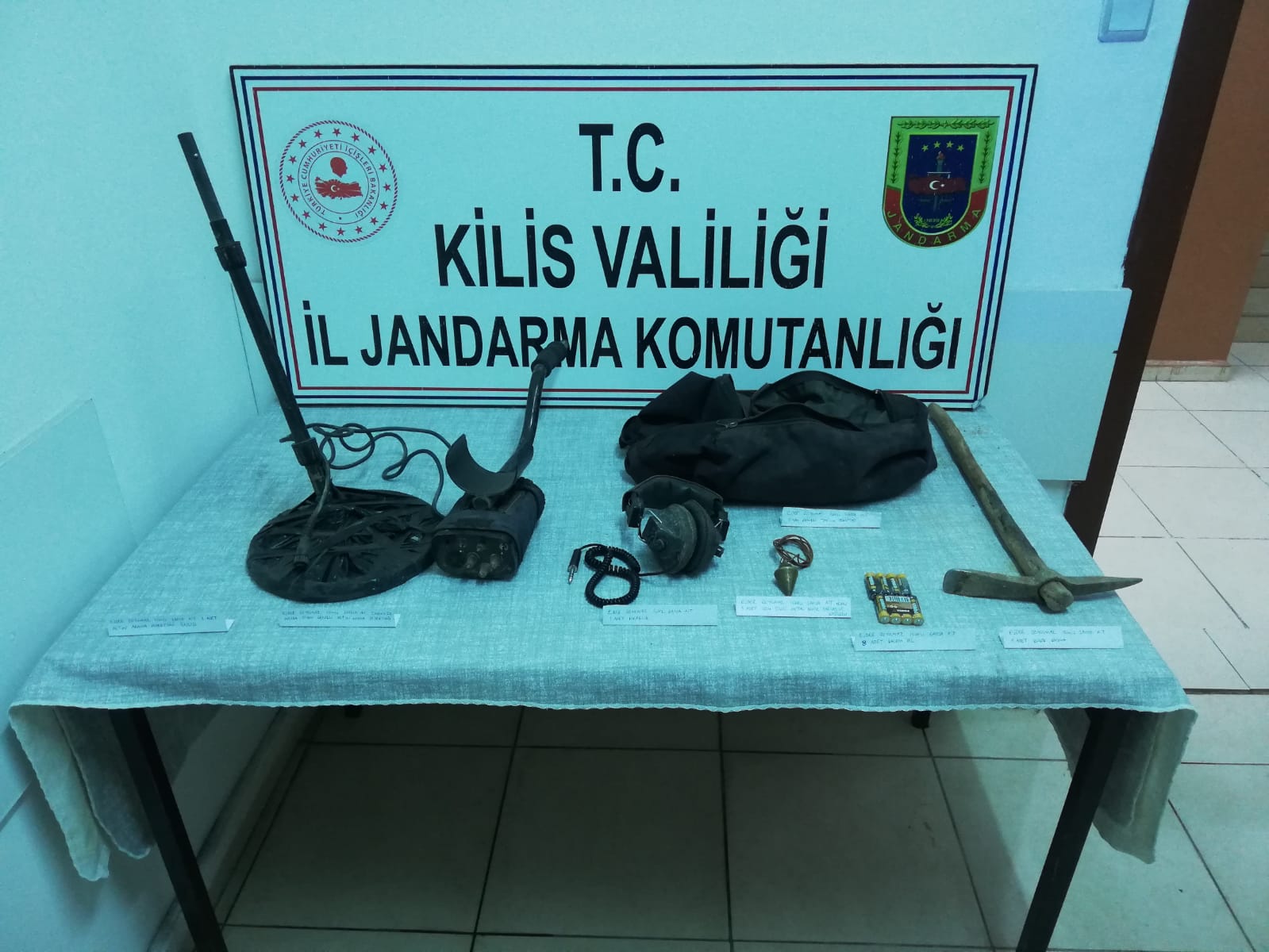JANDARMA KAÇAK KAZI YAPANLARA DUR DEDİ