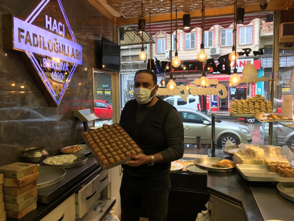HACIFADILOĞULLARINDAN ÇİKOLATALI, SÜTLÜ, FISTIKLI BAKLAVA