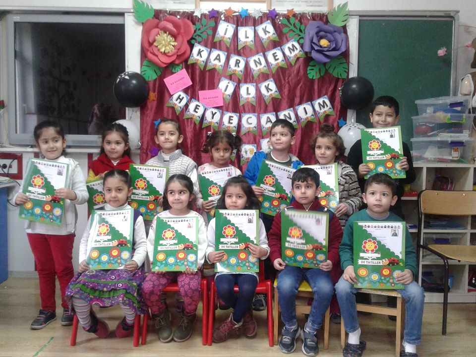 KİLİS'TE KARNE HEYECANI! 51 BİN 300 ÖĞRENCİ YARI-YIL KARNESİNİ ALDI