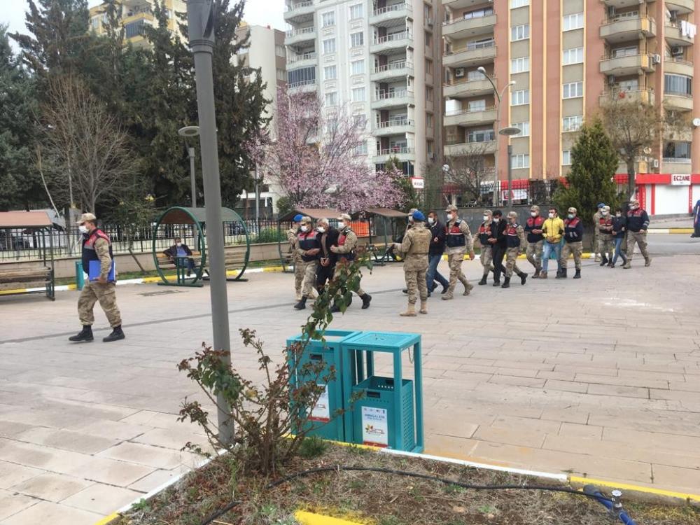 78 YAŞINDAKİ ADAMI DARP EDEREK ÖLDÜREN 3 KİŞİ TUTUKLANDI