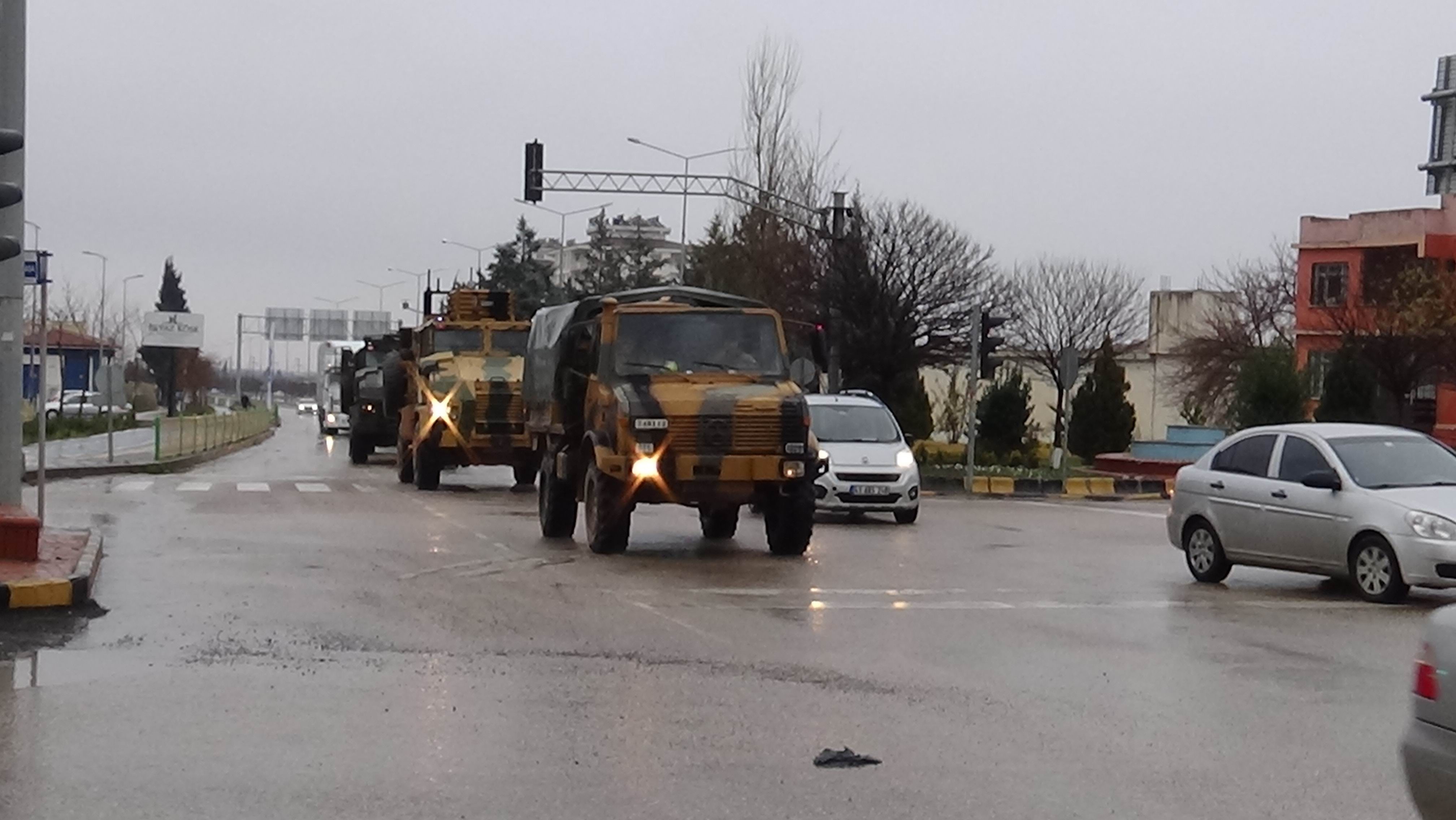 KOMANDOLAR HATAY’IN SURİYE SINIRINA HAREKET ETTİ