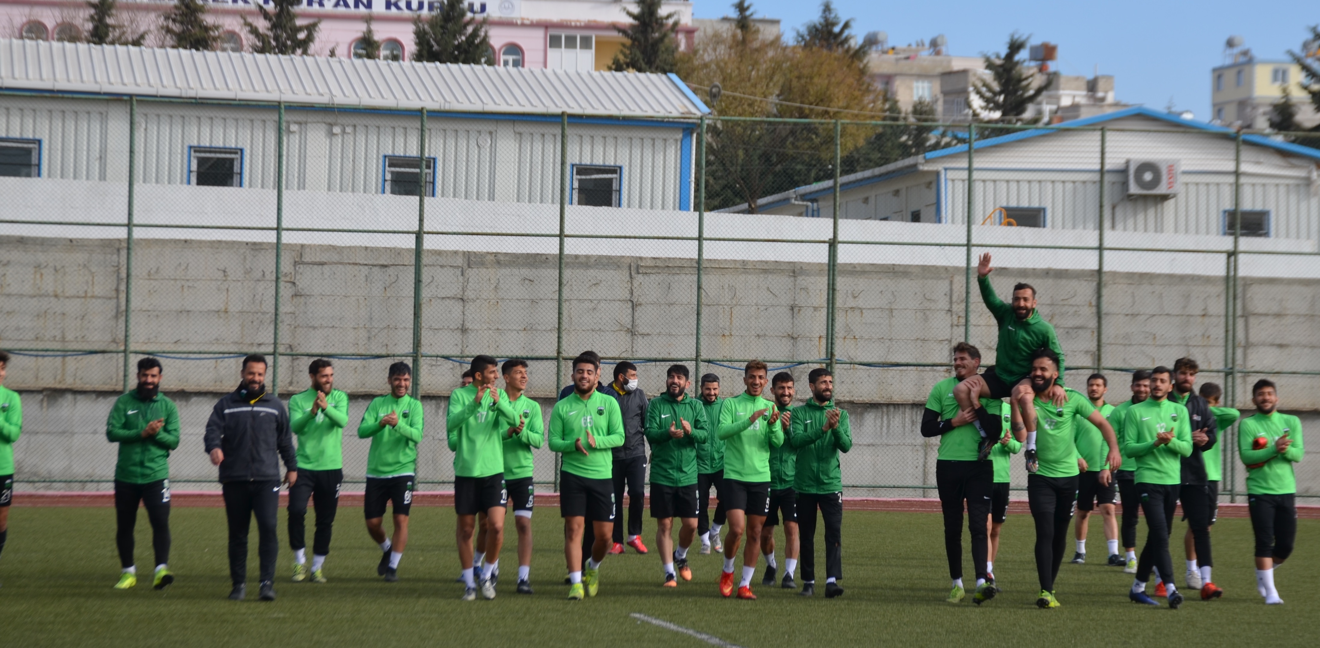 BİR HAFTA İZNE AYRILDILAR