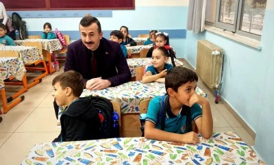 Açıkgöz, sınıfları gezerek derslere katıldı
