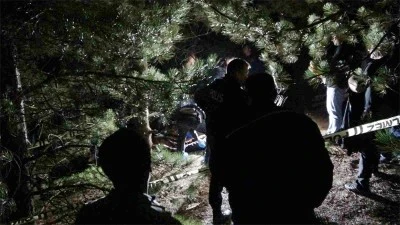 Ağaca asılı halde ölü bulundu