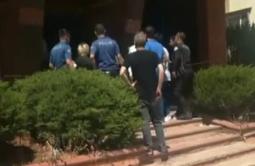 Ağır hasarlı binanın su kuyusunda bir şahıs ölü bulundu
