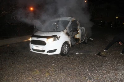 Ailesine kızıp park halindeki aracını ateşe verdi