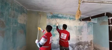 Alagöz çiftinin Evi Kızılay tarafından boyandı