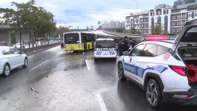 Alkollü İETT şoförü bariyerlere çarptı: 2 yolcu yaralandı