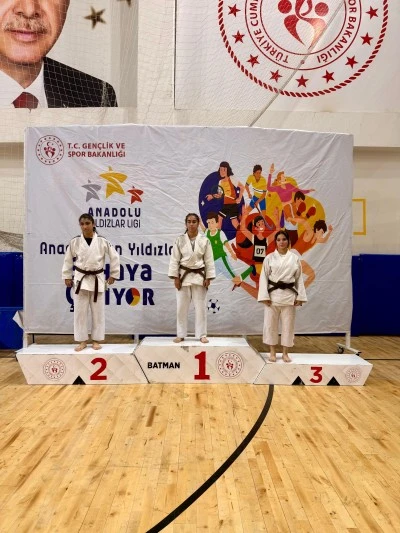 Anadolu Yıldızlar Ligi'nde Kilis R&uuml;zgarı! Kız Takımı Yarı Finale Y&uuml;kseldi