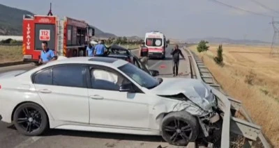 Araçlar çarpıştı: 1 ölü, 2 yaralı