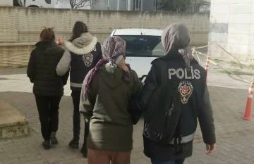 Aranan kadınlar hırsızlık yapmak isterken yakalandılar
