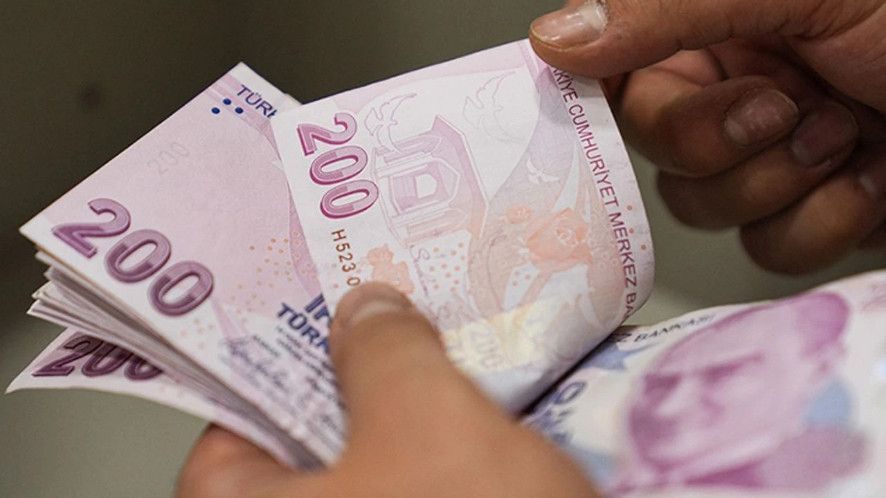 Asgari &Uuml;crete beklenen zam yapıldı