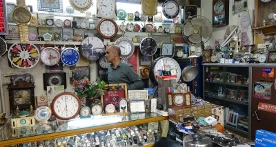 Asırlık saatler ustanın elinde yeniden hayat buluyor