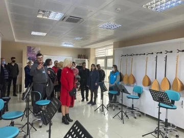 AVRUPA'DAN GELEN ÖĞRENCİLER GENÇLİK MERKEZİNİ ZİYARET ETTİLER