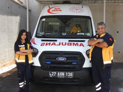 Baba ve kızı acil durumlar için hazırda bekliyorlar