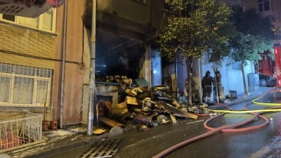 Bağcılar’da iş yerinde çıkan yangın binayı sardı: 1 yaralı