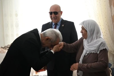Bakan Uraloğlu&rsquo;ndan Kilis&rsquo;te Anlamlı Ziyaret: Gazi Ailesinin Hanesine Misafir Oldu