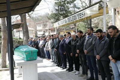 Balkondan düşen genç kız hayatını kaybetti