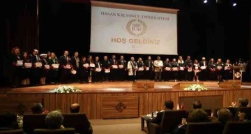 Başarılı akademisyenler ödüllendirildi
