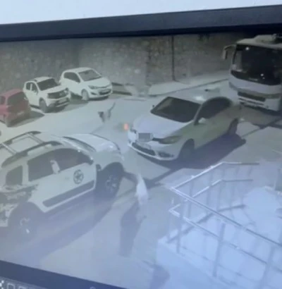 Başıboş köpekler park halindeki aracı parçaladı: 108 bin TL hasar