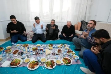 Başkan Fadıloğlu ile Kaymakam Duran, Yetimlerle İftar Açtı