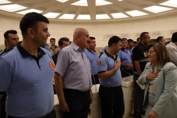 BAŞKAN ŞAHİN’DEN BURÇ ORMANI’NDAKİ YANGINA ERKEN MÜDAHALE EDEN İTFAİYE ERLERİNE TEŞEKKÜR!