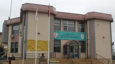 Baş&ouml;rt&uuml;l&uuml; &Ouml;ğrenciyi Derse Almayan &Ouml;ğretmen A&ccedil;ığa Alındı