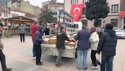 Bayram &ouml;ncesi dayanışma: 12 bin k&ouml;y yumurtası &uuml;cretsiz dağıtıldı