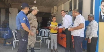Belediye, Jandarma ve Emniyet’ten vatandaşlara Aşure ikramı
