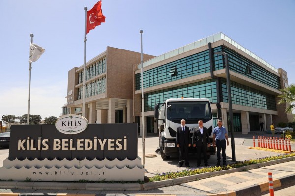 BELEDİYELER BİRLİĞİNDEN KİLİS BELEDİYESİNE HİBE TEMİZLİK ARACI