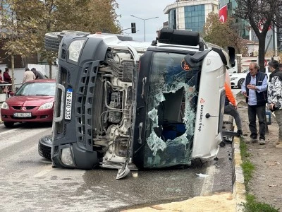 Beton Mikseri Devrildi: Sürücü Yaralandı