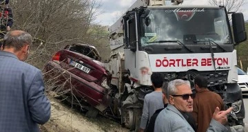 Beton mikseri ile otomobil çarpıştı: 1 ölü