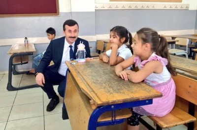 Birinci sınıf öğrencilerinin heyecanını paylaştı