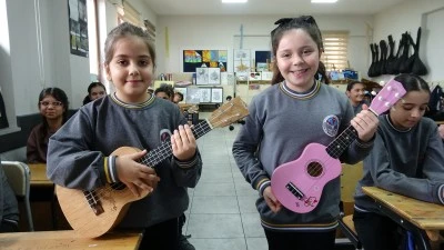 Kilis'te Bu sınıftaki t&uuml;m &ouml;ğrenciler enstr&uuml;man &ccedil;alıyor