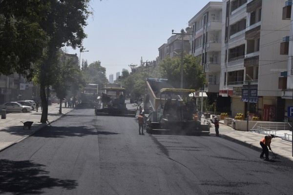 BÜYÜKŞEHİR, ORDU CADDESİ’NİN ASFALTINI YENİLEDİ
